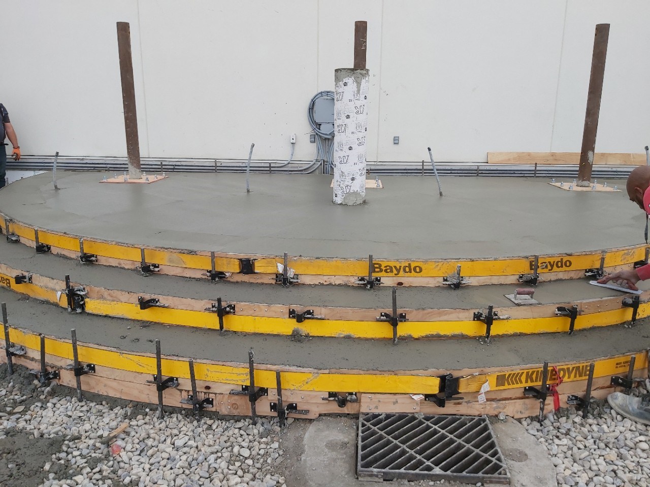 Curved patio with steps